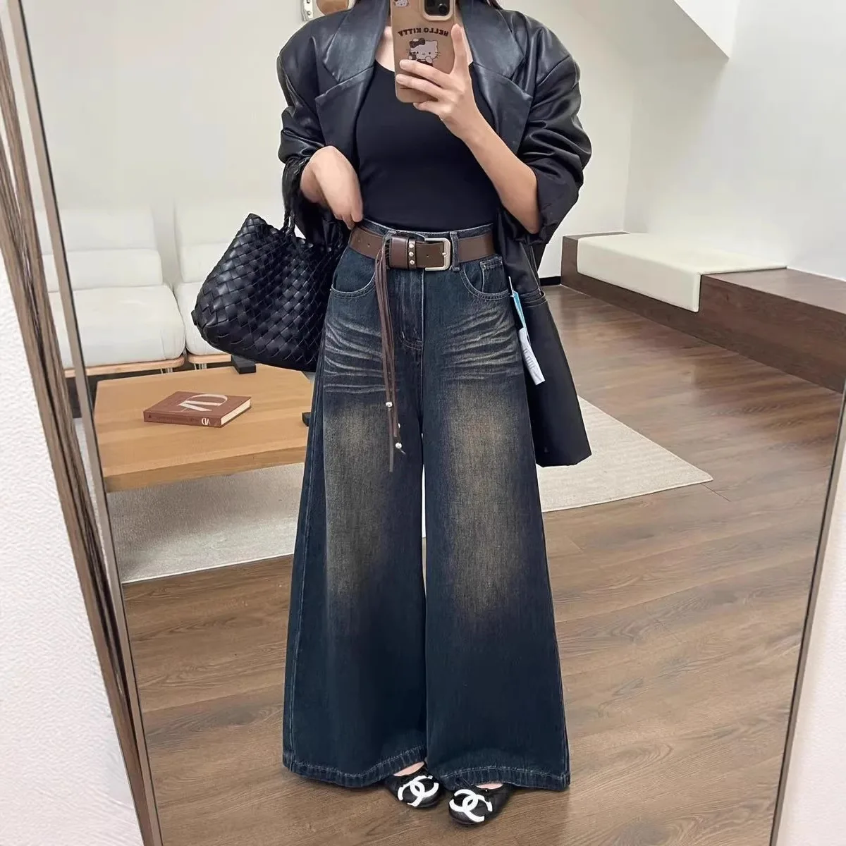Retro American Faded Wide Leg Denim Jeans Women Loose Drapey Casual Long Trousers Trendy High Waist Jeans Deep And Light Colors
Retro American Faded Wide Leg Denim Jeans Women Loose Drapey Casual Long Trousers Trendy High Waist Jeans Deep And Light Colors