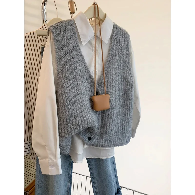 GreyV-Neck Knit Vest Women's Winter 2024 New Style Autumn/Winter Outerwear Shoulder Vest Sweater Cardigan Sleeveless V-Neck Pull
GreyV-Neck Knit Vest Women's Winter 2024 New Style Autumn/Winter Outerwear Shoulder Vest Sweater Cardigan Sleeveless V-Neck Pull