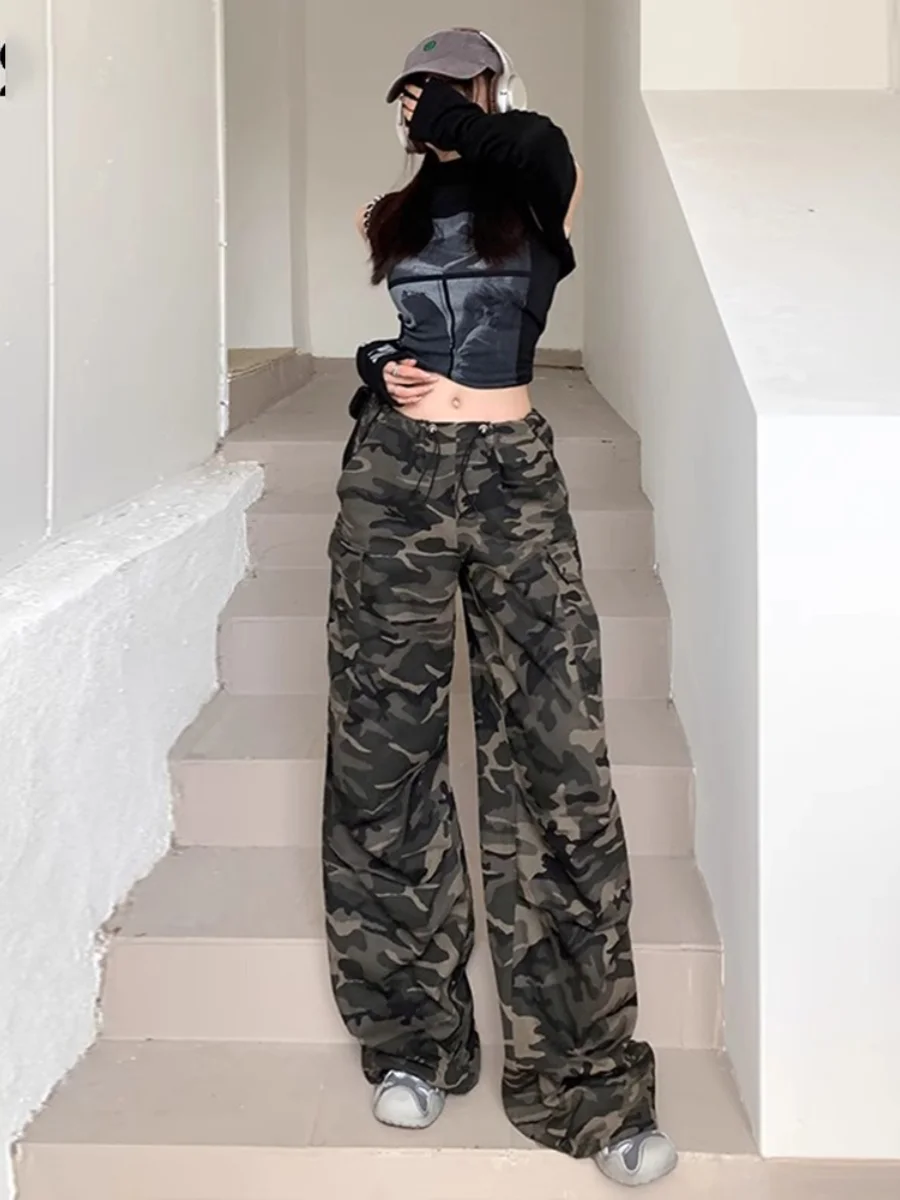 Американские джинсы в стиле ретро с камуфляжным принтом, женские летние прямые узкие брюки с высокой талией, длиной в пол, стройнящие фигуру
Американские джинсы в стиле ретро с камуфляжным принтом, женские летние прямые узкие брюки с высокой талией, длиной в пол, стройнящие фигуру