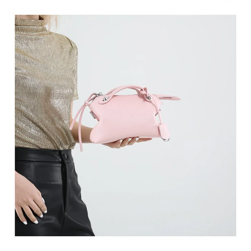 Sophisticated Women's Crossbody-Bag Crafted From Stripe-Jaguar Leather Boasting Paris Vintage Spacious Soft Daily Refined Style
Sophisticated Women's Crossbody-Bag Crafted From Stripe-Jaguar Leather Boasting Paris Vintage Spacious Soft Daily Refined Style