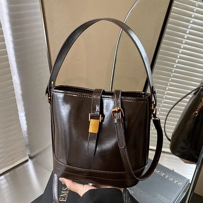 Зимняя винтажная сумка-мешок 2025 года, изысканный кошелек через плечо для женщин, модная сумка-тоут с верхней ручкой, шикарная дневная ночная сумка, элегантная сумка на слинге 