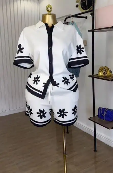 Two Piece Set Women Outfit 2025 Summer New Turn-Down Collar Color Blocked Print Short Sleeve Shirt & Casual Daily Shorts Set
Two Piece Set Women Outfit 2025 Summer New Turn-Down Collar Color Blocked Print Short Sleeve Shirt & Casual Daily Shorts Set