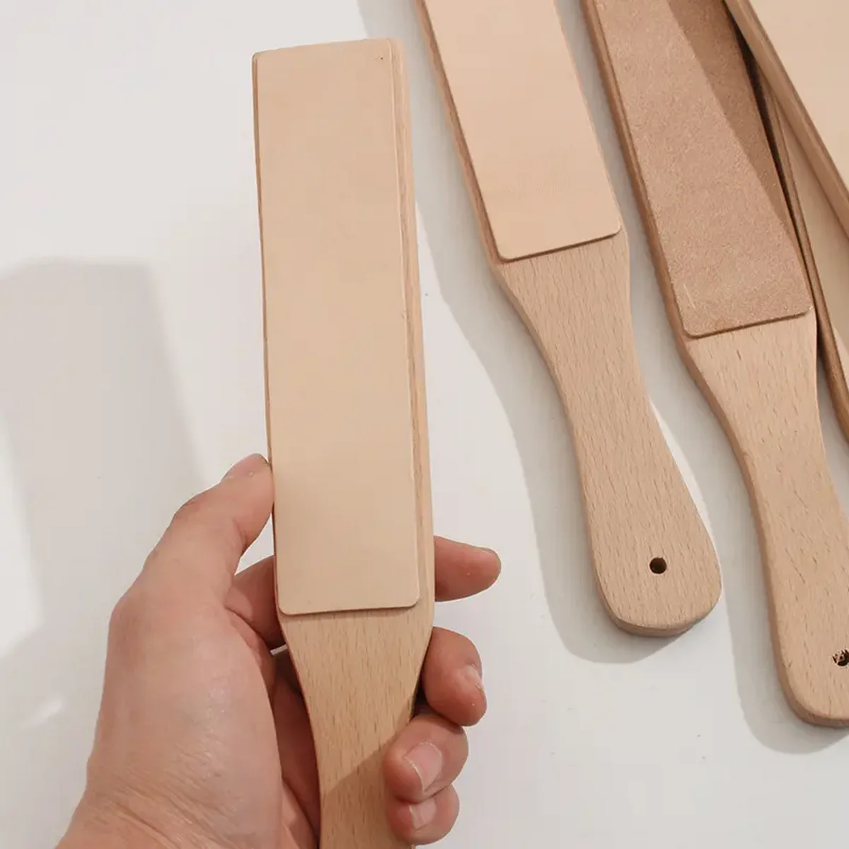 Кожаные точилки с деревянной ручкой, двусторонняя полировка, сделай сам, точилка для кожи, моделирование, осветляющие аксессуары
Кожаные точилки с деревянной ручкой, двусторонняя полировка, сделай сам, точилка для кожи, моделирование, осветляющие аксессуары