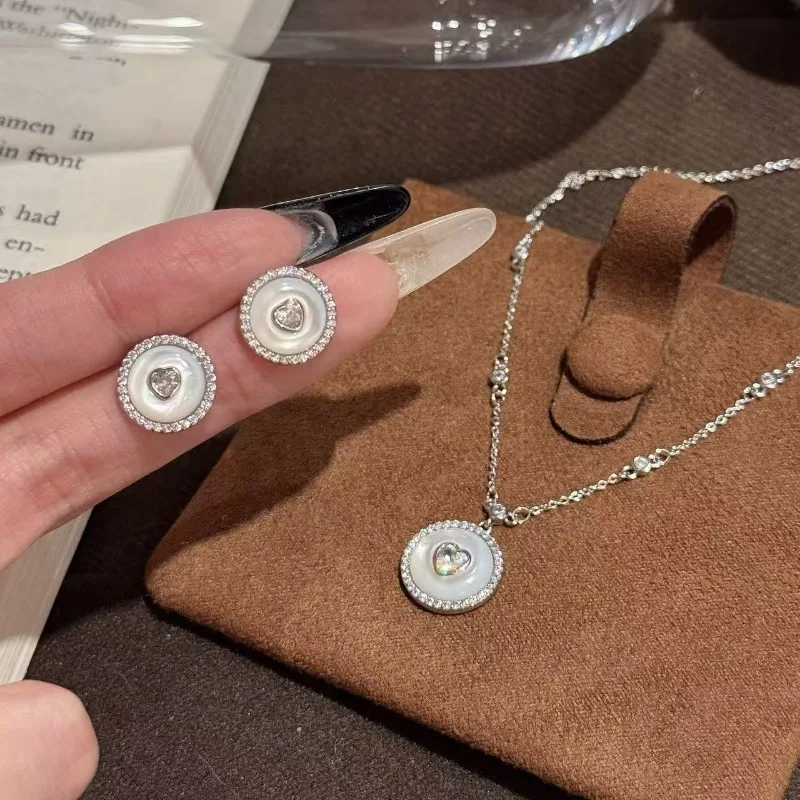 Love Necklace, Stud Earrings Set, Natural Shell, Light Luxury, Niche, High-end Jewelry, Exquisite Temperament, Versatile Necklac
Love Necklace, Stud Earrings Set, Natural Shell, Light Luxury, Niche, High-end Jewelry, Exquisite Temperament, Versatile Necklac