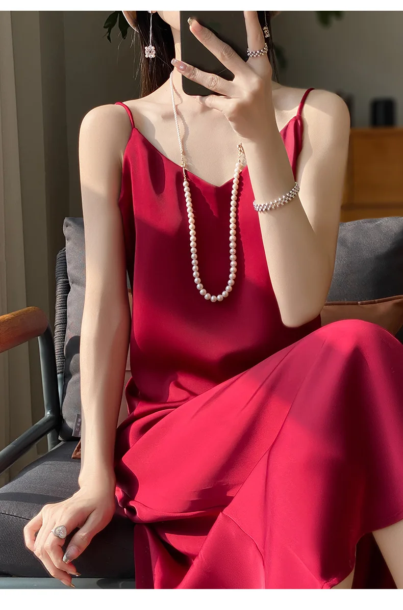 women summer satin V-neck suspender dress for women's summer temperament long skirt dress
women summer satin V-neck suspender dress for women's summer temperament long skirt dress