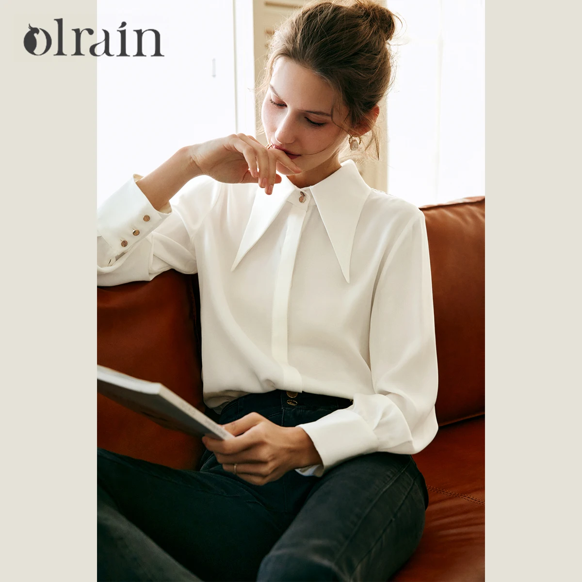 OLrain Formal Style Women 2025 Autumn Pointed Collar Long Sleeve Solid Color Office Lady Wear Simple Blouses Elegant O22CC59359
OLrain Formal Style Women 2025 Autumn Pointed Collar Long Sleeve Solid Color Office Lady Wear Simple Blouses Elegant O22CC59359