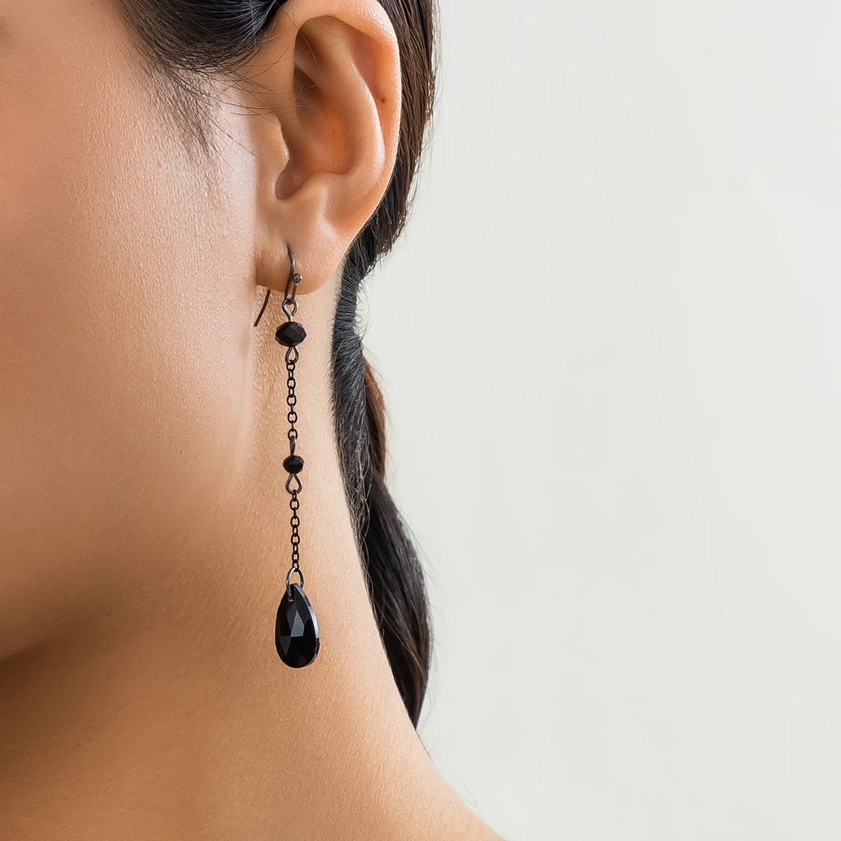 KunJoe Gothic Black Crystal Long Tassel Pendant Earrings for Women Punk Metal Link Chain Drop Earrings Party Jewelry Gift
KunJoe Gothic Black Crystal Long Tassel Pendant Earrings for Women Punk Metal Link Chain Drop Earrings Party Jewelry Gift