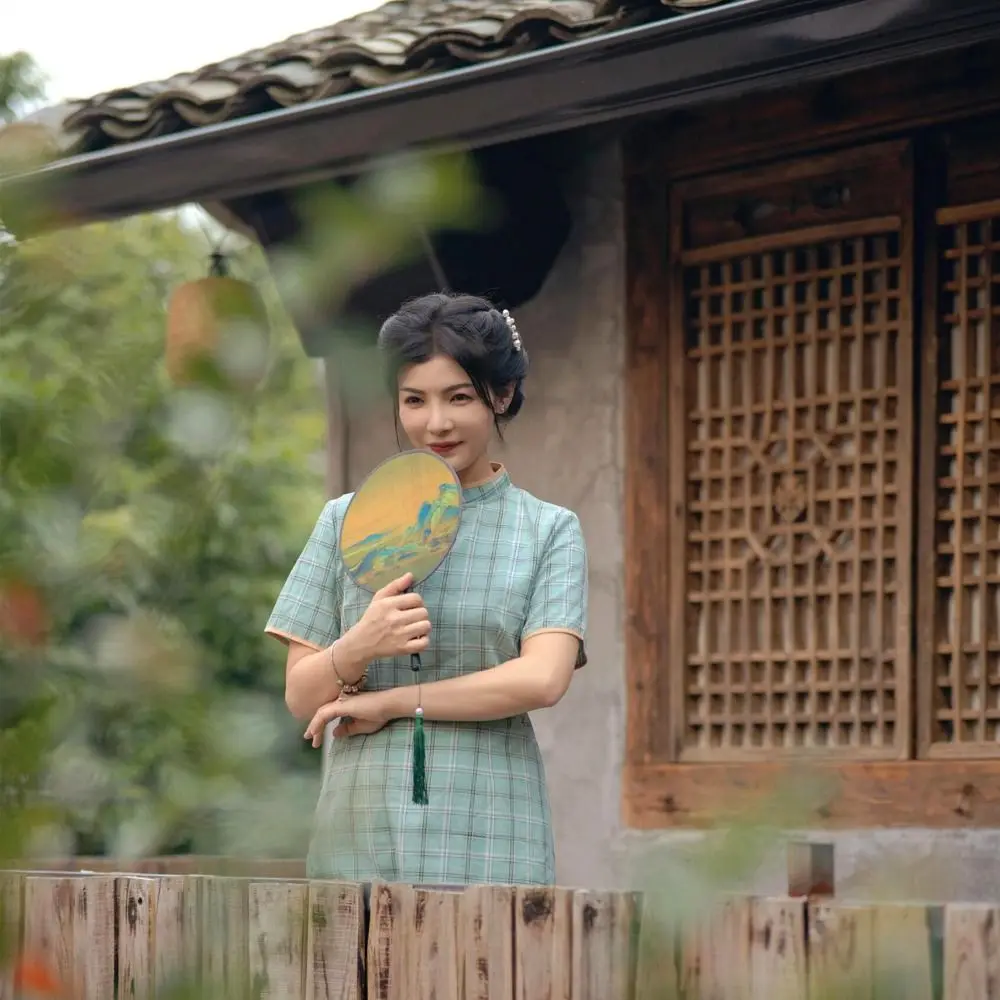 Круглый китайский ручной веер диаметром 21 см, Cheongsam, костюм Тан, винтажный шелковый веер с принтом, мультистиль, древняя кисточка, танцевальный ручной веер
Круглый китайский ручной веер диаметром 21 см, Cheongsam, костюм Тан, винтажный шелковый веер с принтом, мультистиль, древняя кисточка, танцевальный ручной веер