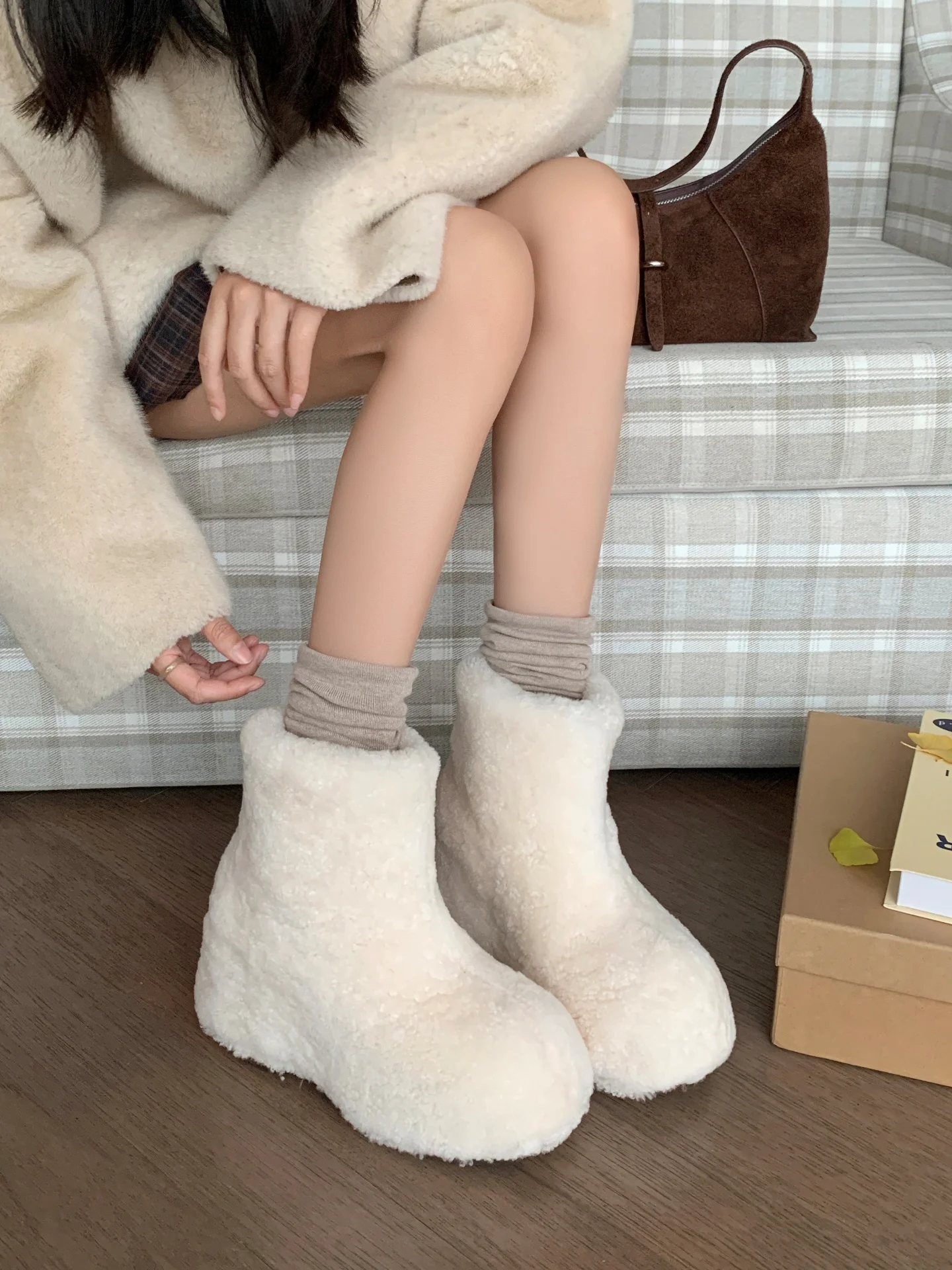 XiaoYou Thick Bottom Sheepskin Fur Integrated Snow Boots Women's Winter New Style White Spicy Short Boots Warm Waterproof
XiaoYou Thick Bottom Sheepskin Fur Integrated Snow Boots Women's Winter New Style White Spicy Short Boots Warm Waterproof