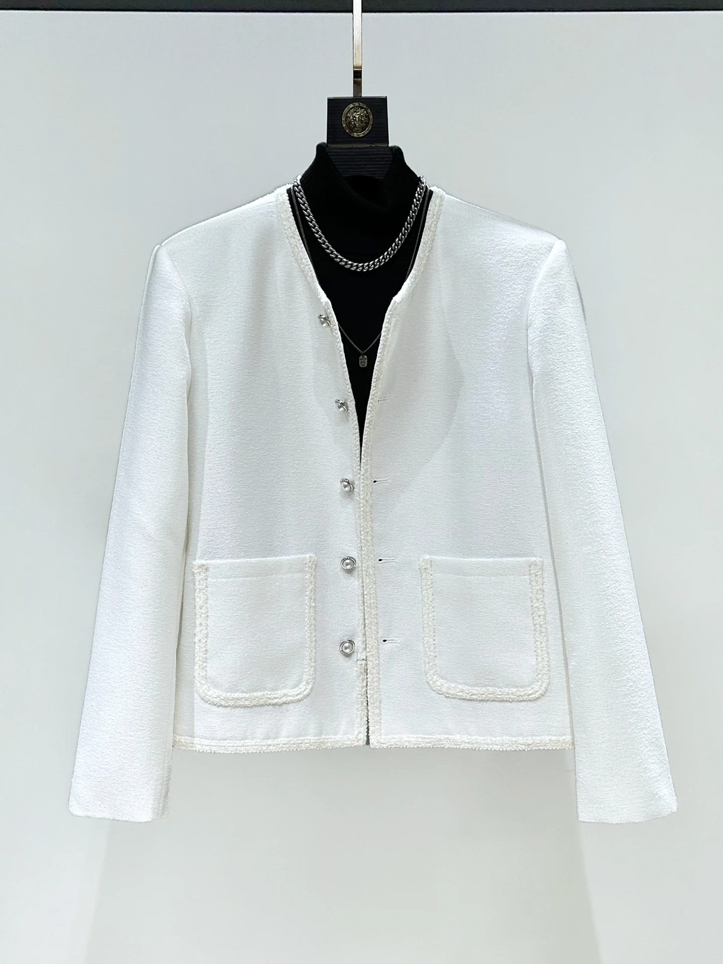 Новинка: Мужская куртка без воротника с подплечниками, белая, класса люкс, повседневная, модная, весна-осень, свободный крой, с деталями на рукавах
Новинка: Мужская куртка без воротника с подплечниками, белая, класса люкс, повседневная, модная, весна-осень, свободный крой, с деталями на рукавах