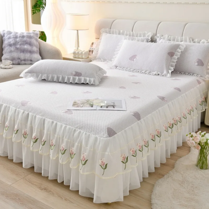 Новый летний прохладный коврик из ледяного шелка Doudou, цельный, с оборками, комплект из трех предметов, кружевной, нескользящий, дышащий, покрывало на кровать
Новый летний прохладный коврик из ледяного шелка Doudou, цельный, с оборками, комплект из трех предметов, кружевной, нескользящий, дышащий, покрывало на кровать