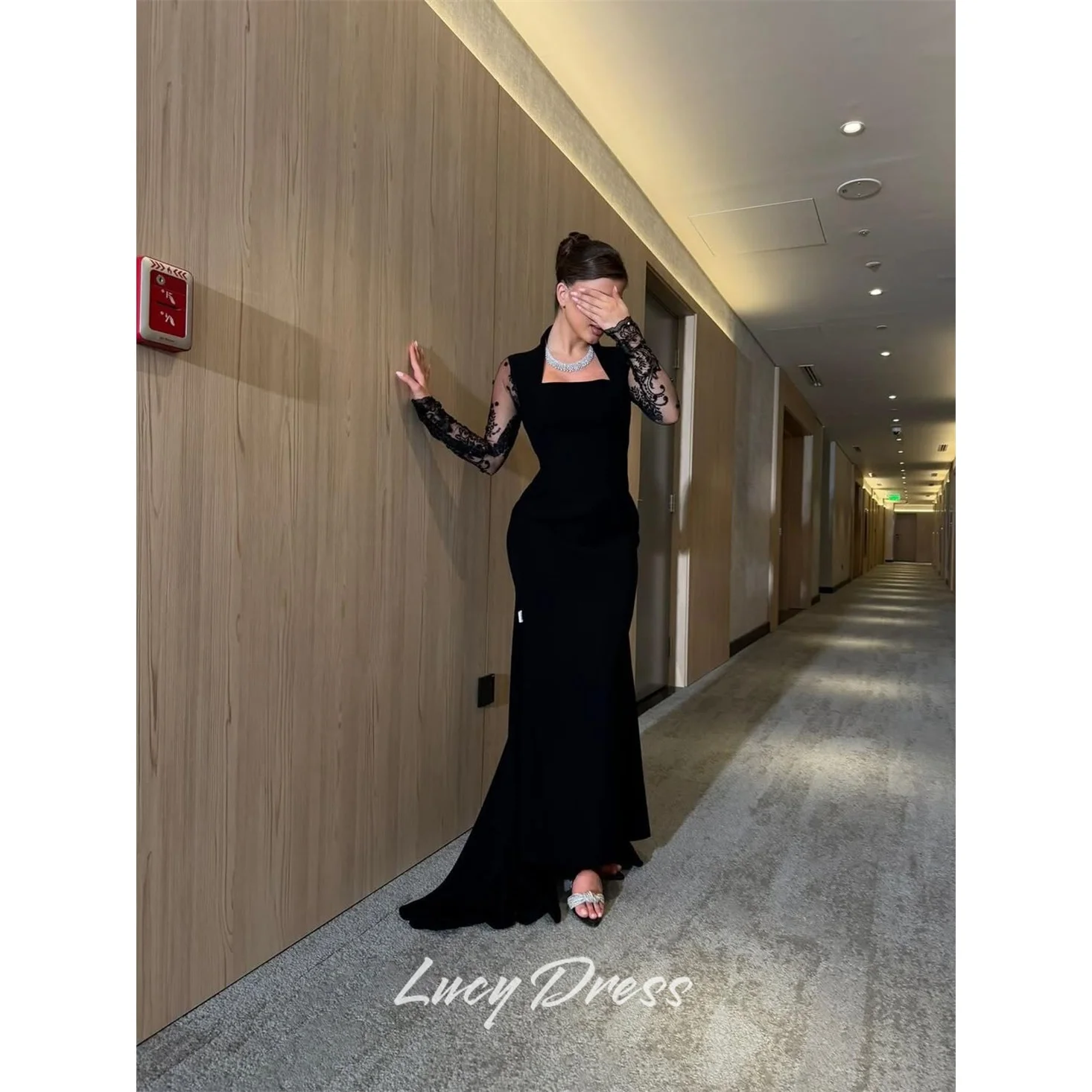Lucy Lace Square Collar Black Mermaid Evening Dress 2026 Prom Dress Elegant Luxury Formal Lace Customized Robes de Soirée
Lucy Lace Square Collar Black Mermaid Evening Dress 2026 Prom Dress Elegant Luxury Formal Lace Customized Robes de Soirée