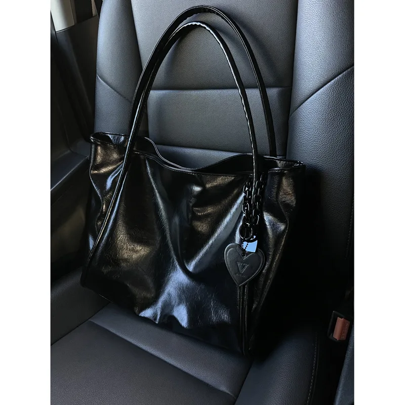 2025NewSoftLeatherLarge-capacityTote BagKoreanFashionDark PortableShoulder BagPursesandHandbagsDesigner Bag
2025NewSoftLeatherLarge-capacityTote BagKoreanFashionDark PortableShoulder BagPursesandHandbagsDesigner Bag
