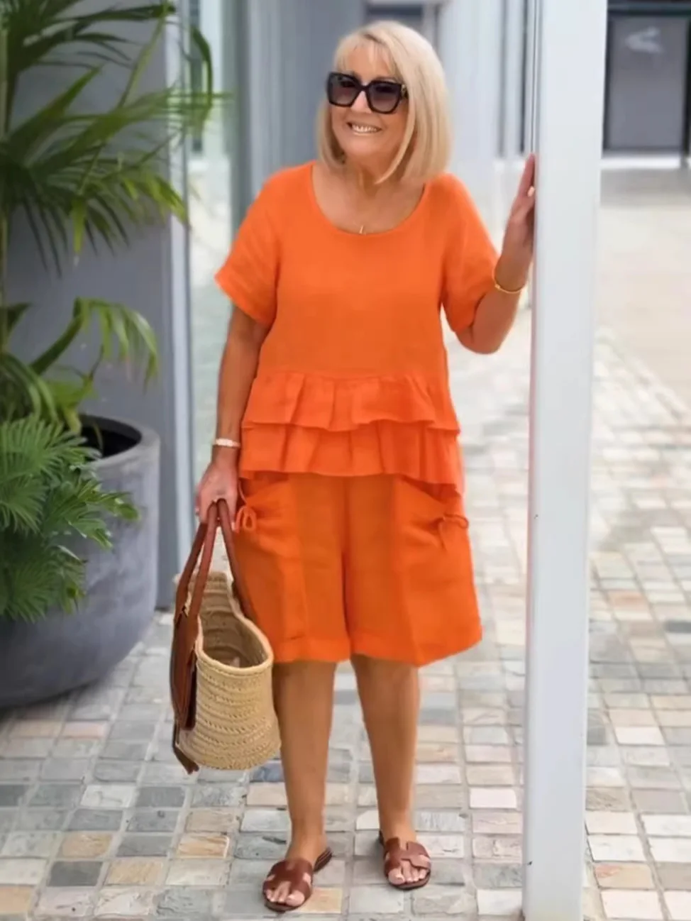 Women Solid 2 Piece Set Crew Neck Short Sleeve Ruffle Hem Loose Blouse Elastic Waist Lace Up Pocket Shorts Summer Casual Suit
Women Solid 2 Piece Set Crew Neck Short Sleeve Ruffle Hem Loose Blouse Elastic Waist Lace Up Pocket Shorts Summer Casual Suit