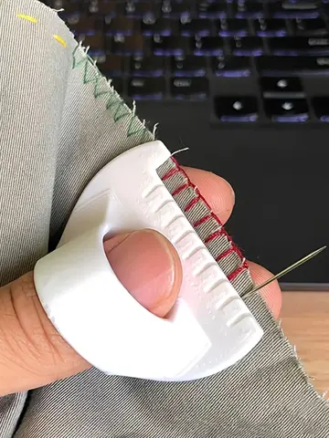 Easy-Grip 3D Printed Sewing Tool for Beginners & Seniors - 4mm Spacing Plastic Hand Sewing Aid, Prevents Skipping Stitches
