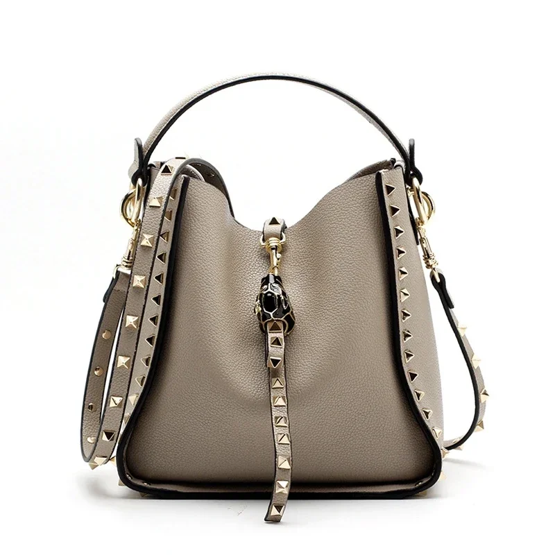 2026 Rivet Bucket Bag | Women's High-Quality Full-Grain Leather Crossbody Bag | Luxury Designer Versatile Commute Daily Handbag
2026 Rivet Bucket Bag | Women's High-Quality Full-Grain Leather Crossbody Bag | Luxury Designer Versatile Commute Daily Handbag
