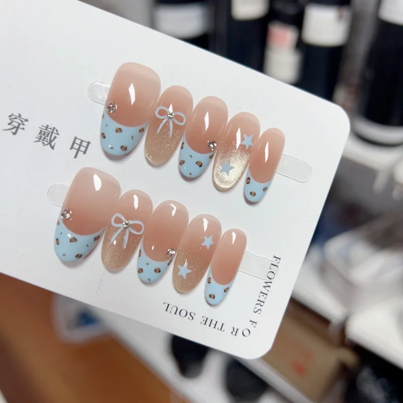 10PCS Glitter Pink Cat Eye Short Oval Handmade Press on Nails Sweet Blue Leopard Print French Nail with Star Bow Fake Nail Tips
10PCS Glitter Pink Cat Eye Short Oval Handmade Press on Nails Sweet Blue Leopard Print French Nail with Star Bow Fake Nail Tips