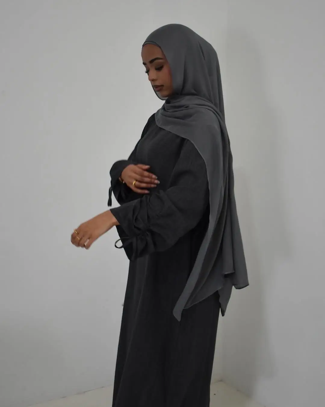 F25 MIZON Relaxed Fit Modest Dress with Ruched Cuff and Practical Design Loose Fitting Dress for Women Retro Solid Color DRESS 
F25 MIZON Relaxed Fit Modest Dress with Ruched Cuff and Practical Design Loose Fitting Dress for Women Retro Solid Color DRESS