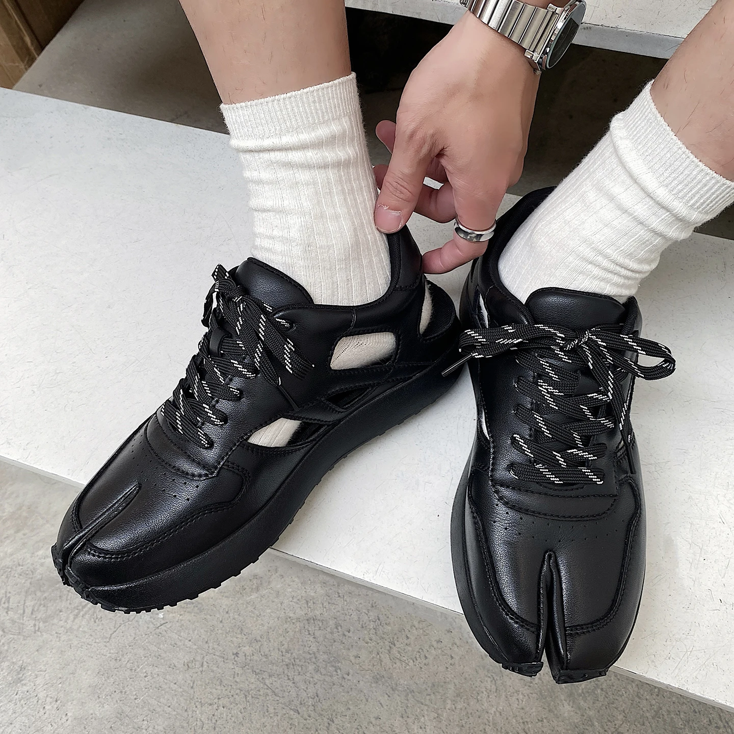 Tabi sandals with men's casual and sporty design breathable summer work commuting leather shoes original water wading shoes
Tabi sandals with men's casual and sporty design breathable summer work commuting leather shoes original water wading shoes