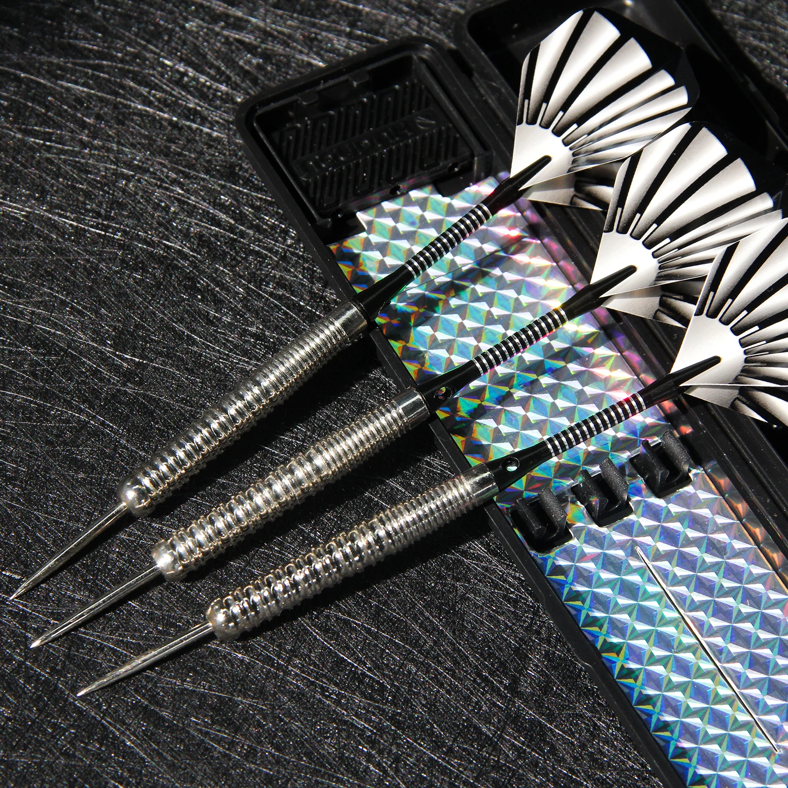 Huanqu 20g Iron Dart Set, Professional Three-Piece Hard Dart Set, Silver and Blue Color-Blocking, Durable and Non-Slip, Complete Set of Replacement Accessories, Portable Storage Box, for Home Entertainment and Competition Use
Huanqu 20g Iron Dart Set, Professional Three-Piece Hard Dart Set, Silver and Blue Color-Blocking, Durable and Non-Slip, Complete Set of Replacement Accessories, Portable Storage Box, for Home Entertainment and Competition Use