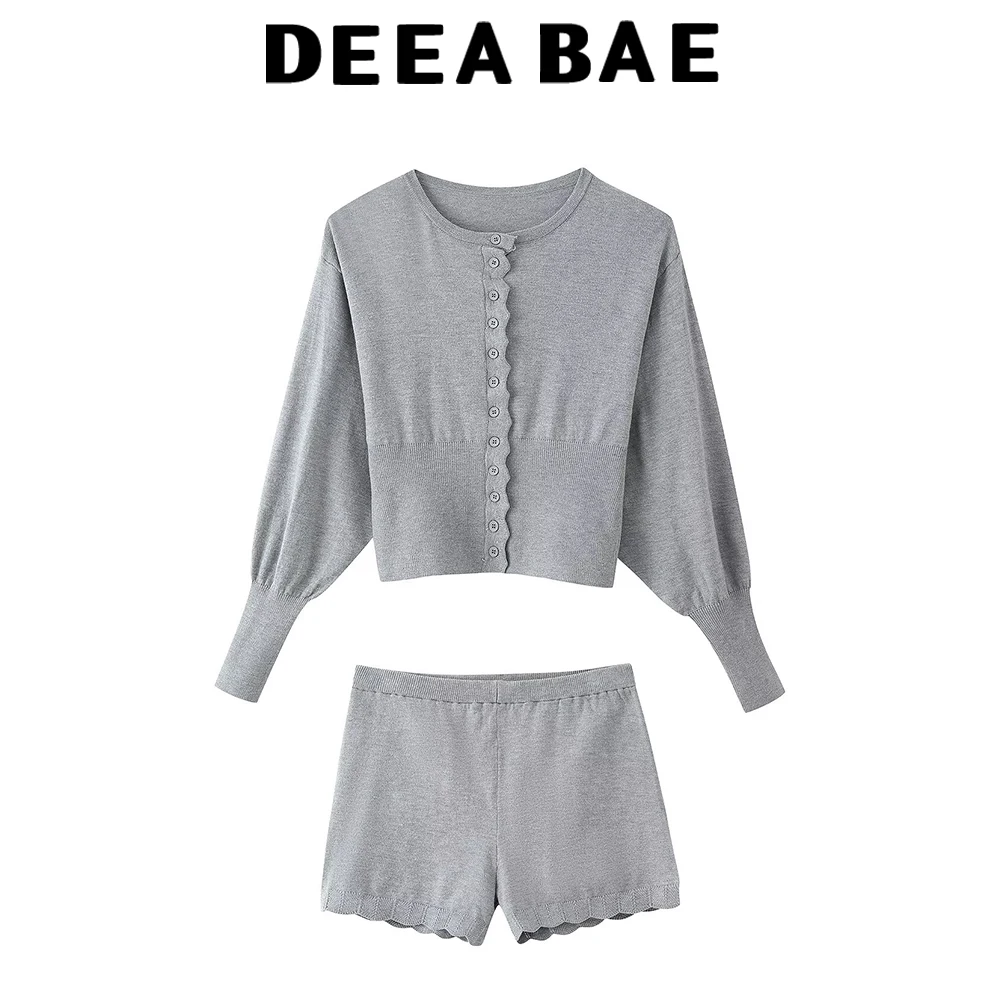 DEEABAE Summer new women's round neck long sleeved single breasted waist cinched short knitted cardigan casual shorts set
DEEABAE Summer new women's round neck long sleeved single breasted waist cinched short knitted cardigan casual shorts set