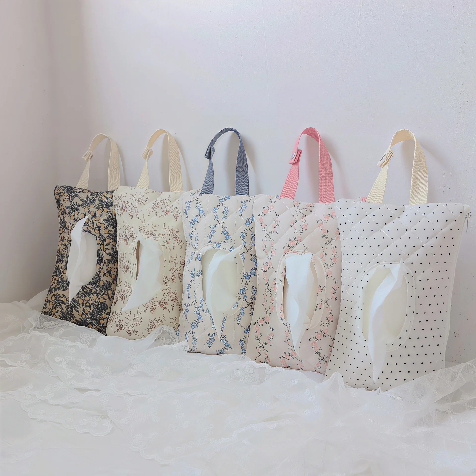 Print Baby Stroller Hanging Bag Tissue Box Wet Wipes Case Flip Cover Portable Paper Holder Removable Napkin Storage Box
Print Baby Stroller Hanging Bag Tissue Box Wet Wipes Case Flip Cover Portable Paper Holder Removable Napkin Storage Box