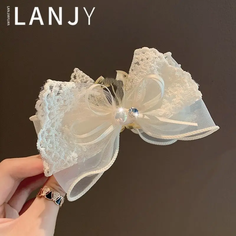 White Mesh Pearl Bow Clip, Summer New Style, High-end Temperament, Hair Clip Decoration, Back of The Head Plate Hair Clip
White Mesh Pearl Bow Clip, Summer New Style, High-end Temperament, Hair Clip Decoration, Back of The Head Plate Hair Clip