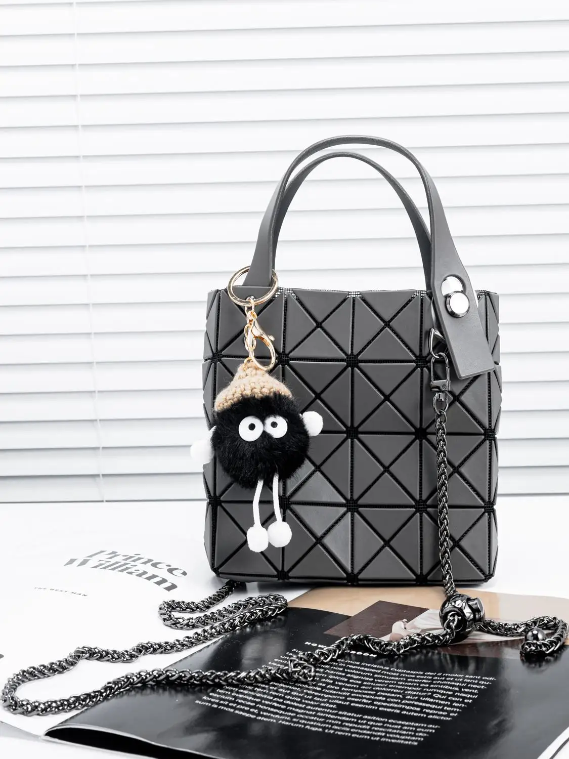 Diamond Encrusted Crossbody Bag Chain Diamond Wear Resistant Bule Faion Accory for Handbag Modin And Upade 
Diamond Encrusted Crossbody Bag Chain Diamond Wear Resistant Bule Faion Accory for Handbag Modin And Upade