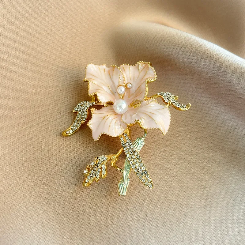 Pearl Flower Fringed Brooch for Women Rhinestone Enamel Color Retro Suit Cheongsam Pin Chinese Style Tide Accessory
Pearl Flower Fringed Brooch for Women Rhinestone Enamel Color Retro Suit Cheongsam Pin Chinese Style Tide Accessory