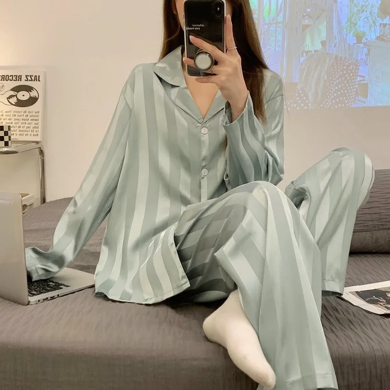Striped Satin Pajamas Women Jacquard Loungewear Long Sleeve Trousers Two-Piece Set Solid Color Roll-Neck Cardigan Sleepwear
Striped Satin Pajamas Women Jacquard Loungewear Long Sleeve Trousers Two-Piece Set Solid Color Roll-Neck Cardigan Sleepwear