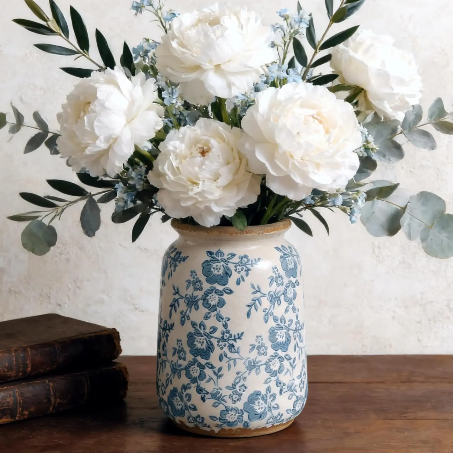 Vintage Blue and White Chinoiserie Ceramic Vase, 6.9” Hand-Painted Peony Floral Design, Antique Style Vases for Home De
Vintage Blue and White Chinoiserie Ceramic Vase, 6.9” Hand-Painted Peony Floral Design, Antique Style Vases for Home De