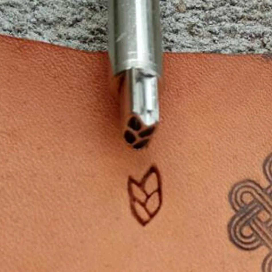 DIY leather craft hardware tools, steel precision engraving and embossing tools, wheat ear decorative patterns.
DIY leather craft hardware tools, steel precision engraving and embossing tools, wheat ear decorative patterns.