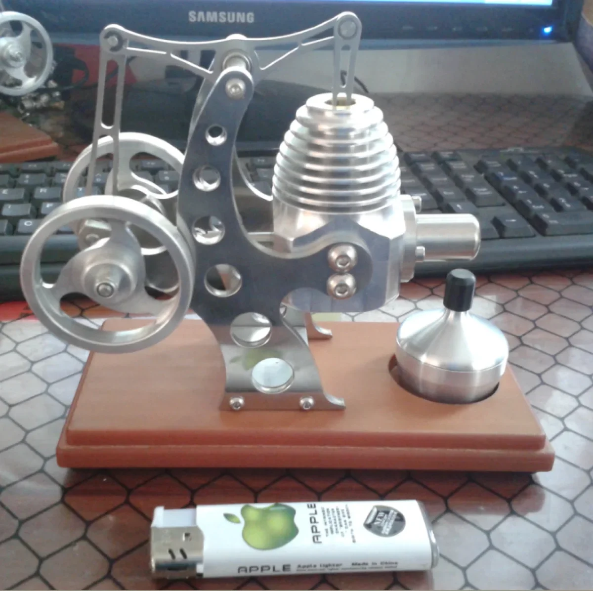 Single Cylinder Stirling Engine Model Kit External Combustion Engine Adults Teens Science Experiment Toy Gifts
Single Cylinder Stirling Engine Model Kit External Combustion Engine Adults Teens Science Experiment Toy Gifts