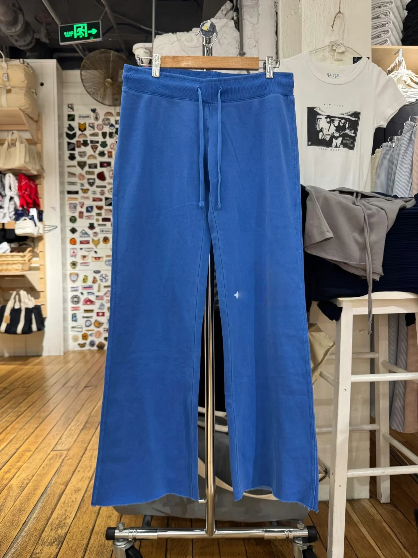 Американские свободные прямые повседневные брюки женские, широкие, с завязками, синие, длинные, с высокой талией, из хлопка, джинсы
Американские свободные прямые повседневные брюки женские, широкие, с завязками, синие, длинные, с высокой талией, из хлопка, джинсы