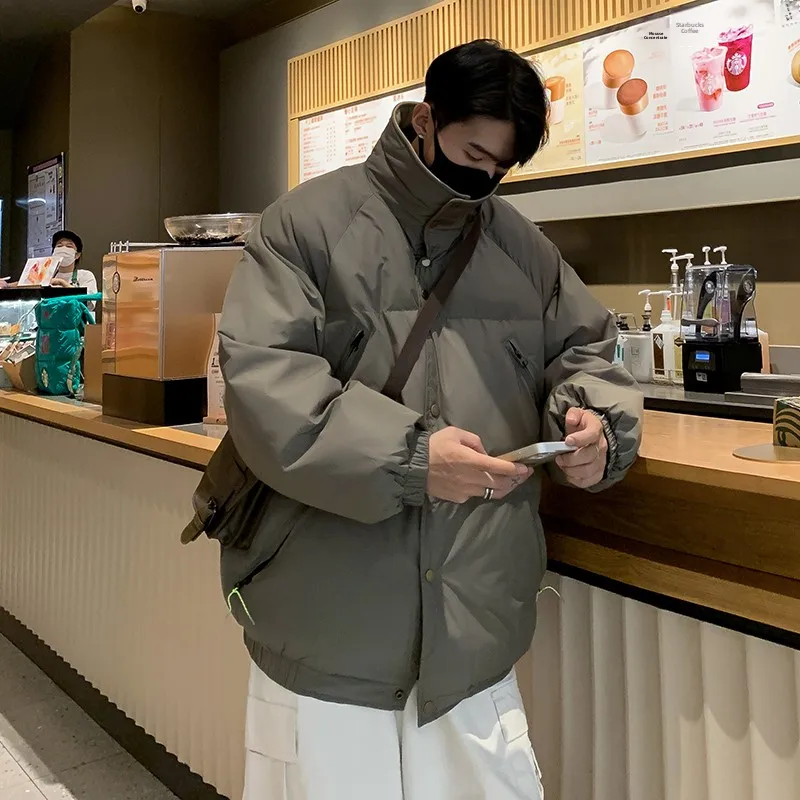 Мужская зимняя утепленная повседневная хлопковая куртка свободного кроя в американском ретро-стиле, молодежная, популярная, модная
Мужская зимняя утепленная повседневная хлопковая куртка свободного кроя в американском ретро-стиле, молодежная, популярная, модная