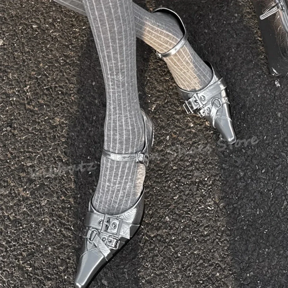 Belt Buckle Pump Rock Punk Pointed Toe Kitten Heel Patent Leather Gothic Ankle Strap Party Dress Fashion Luxury Women Shoes New
Belt Buckle Pump Rock Punk Pointed Toe Kitten Heel Patent Leather Gothic Ankle Strap Party Dress Fashion Luxury Women Shoes New