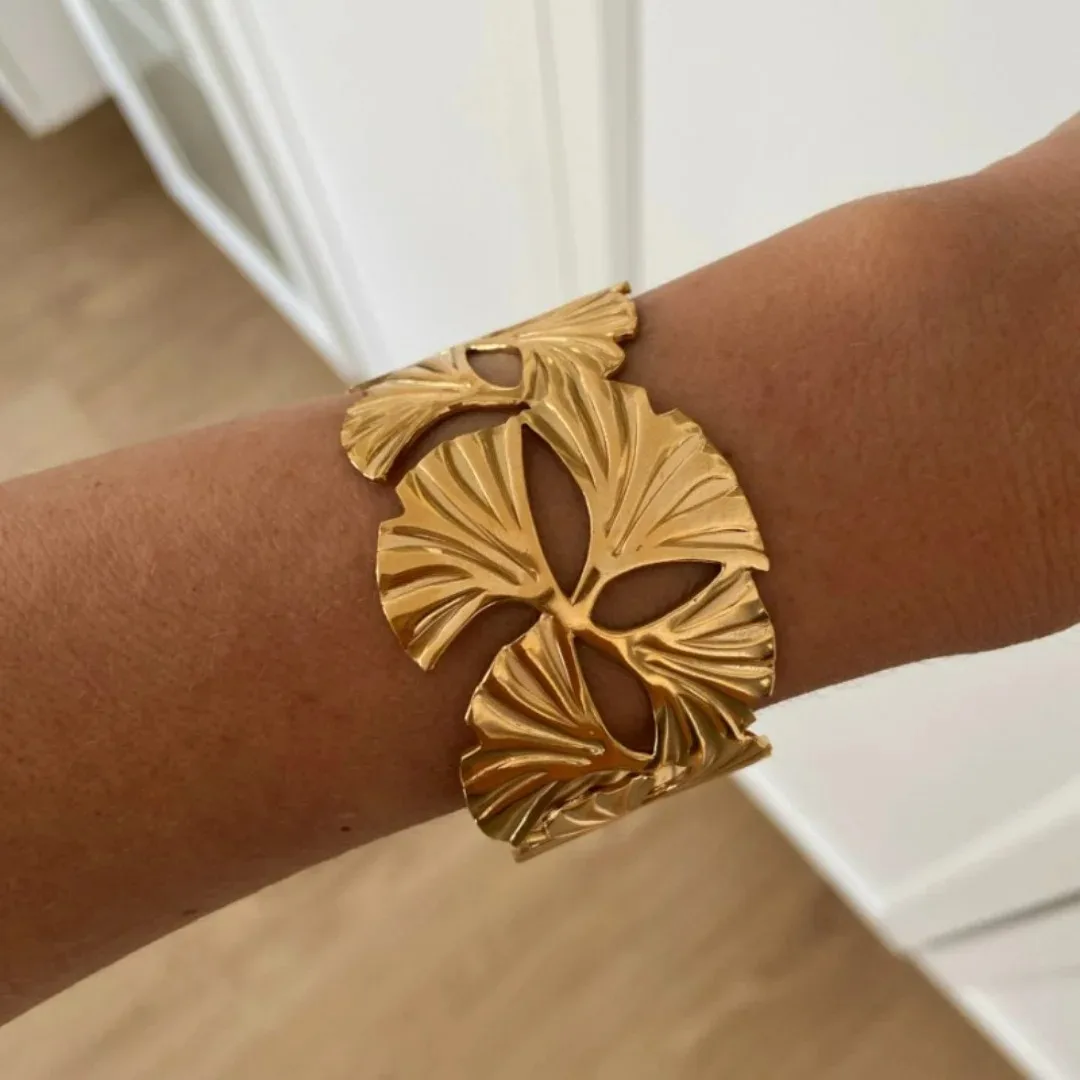 Vintage Hollowed Ginkgo Leaf Cuff Open Statement Bracelet for Women Bangle Gold Color Tarnish Resistant Metal Stylish Jewelry
Vintage Hollowed Ginkgo Leaf Cuff Open Statement Bracelet for Women Bangle Gold Color Tarnish Resistant Metal Stylish Jewelry