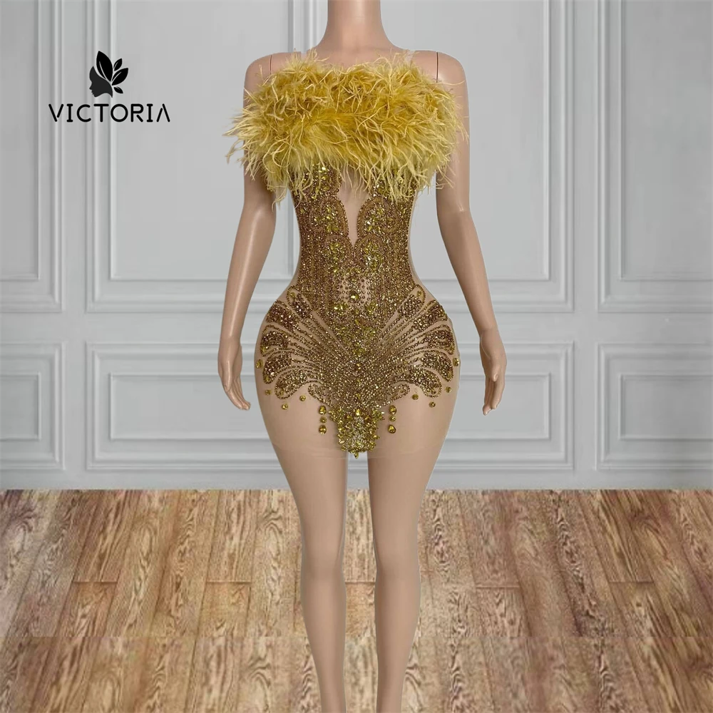 Sparkly Gold Crystal Beading Prom Dresses Black Girls Feather Spaghetti 2025 Birthday Luxury Dress Mini Cocktail Gown Customized
Sparkly Gold Crystal Beading Prom Dresses Black Girls Feather Spaghetti 2025 Birthday Luxury Dress Mini Cocktail Gown Customized