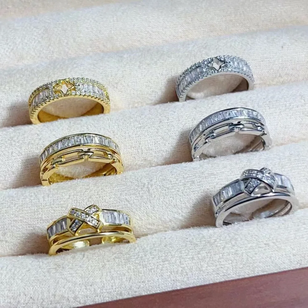 Двухслойное металлическое женское кольцо с открытым ртом. Дизайн металлической цепочки, классический дизайн, модное женское кольцо.
Двухслойное металлическое женское кольцо с открытым ртом. Дизайн металлической цепочки, классический дизайн, модное женское кольцо.