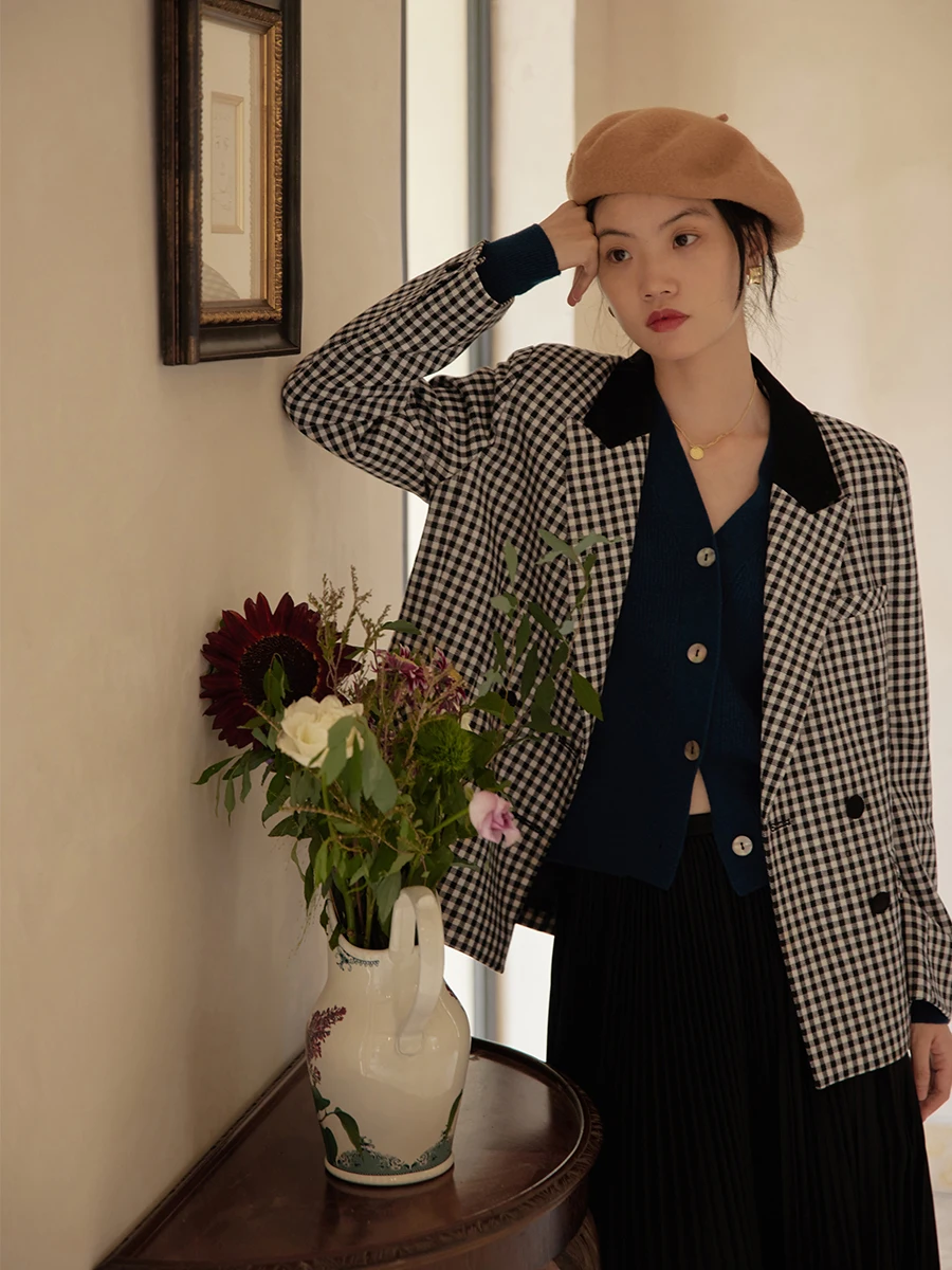 Женское пальто Solighter в стиле ретро: шерстяное, в клетку, с утягивающим поясом, воротником-пэчворк, длинными рукавами, для делового и повседневного образа
Женское пальто Solighter в стиле ретро: шерстяное, в клетку, с утягивающим поясом, воротником-пэчворк, длинными рукавами, для делового и повседневного образа