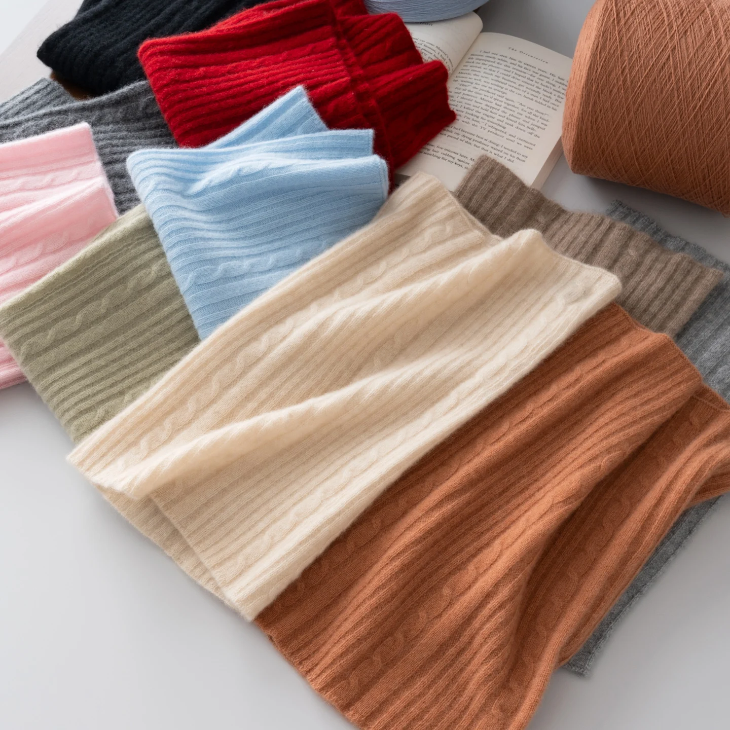 Women's 100% Pure Goat Cashmere Neck Cover Winter Warm Knitting Fashion Fried Dough Twists Design Neck Protection Bib
Women's 100% Pure Goat Cashmere Neck Cover Winter Warm Knitting Fashion Fried Dough Twists Design Neck Protection Bib