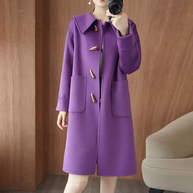 2023 Winter New Horn Button Reversible Cashmere Coat Women Mid-Length High-End Woolen Outwear Female Temperament Casual Outcoat
2023 Winter New Horn Button Reversible Cashmere Coat Women Mid-Length High-End Woolen Outwear Female Temperament Casual Outcoat