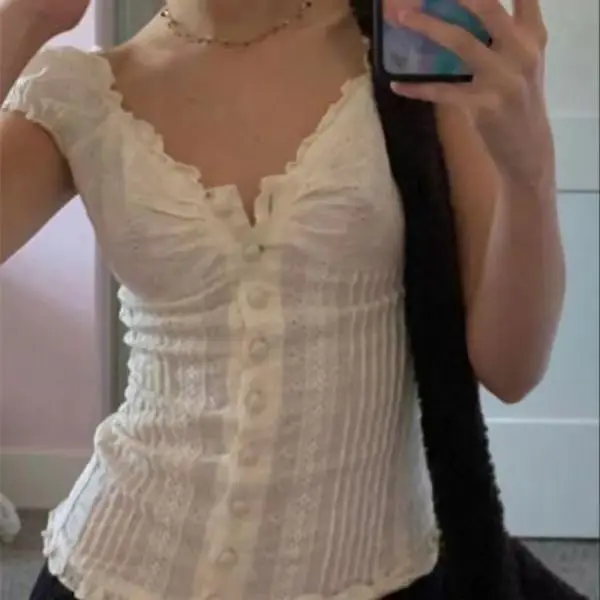 Onalippa Design Sense Pleated Lace White Shirt Women Summer 2025 New Sweet Spicy Girl Top Pure Desire Style Outdoor Wear
Onalippa Design Sense Pleated Lace White Shirt Women Summer 2025 New Sweet Spicy Girl Top Pure Desire Style Outdoor Wear