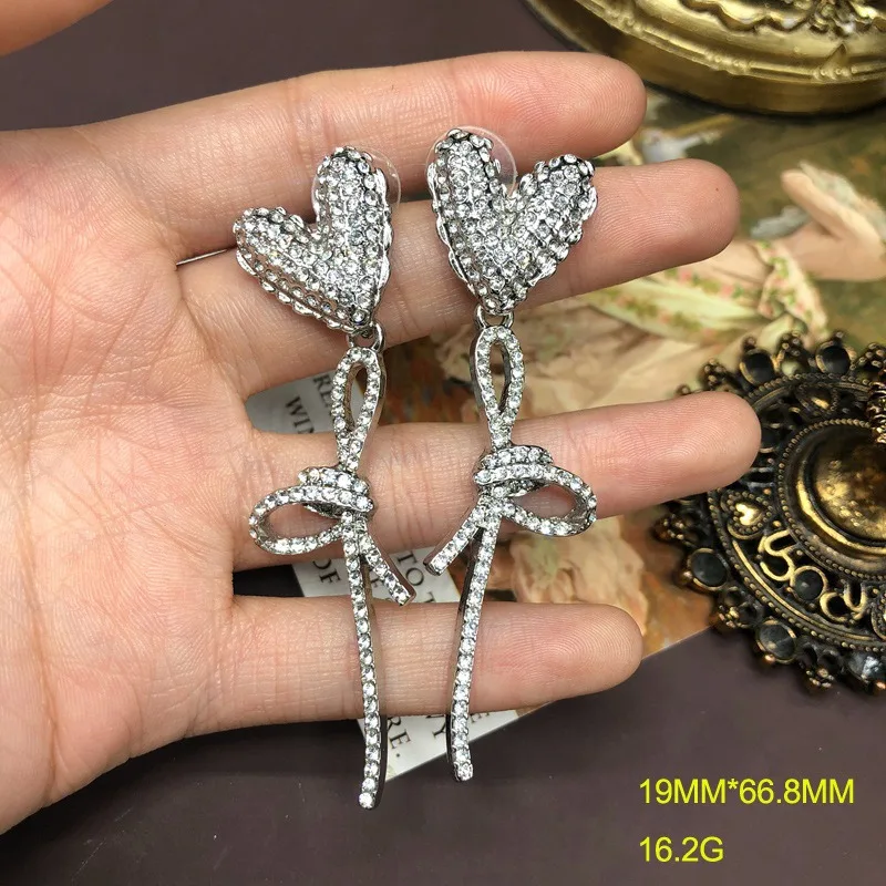 Light Luxury Versatile Heavy Industry Pin Exquisite Sweet Diamond-set Love Bow Long Earrings Sun Flower Brooch Earrings
Light Luxury Versatile Heavy Industry Pin Exquisite Sweet Diamond-set Love Bow Long Earrings Sun Flower Brooch Earrings