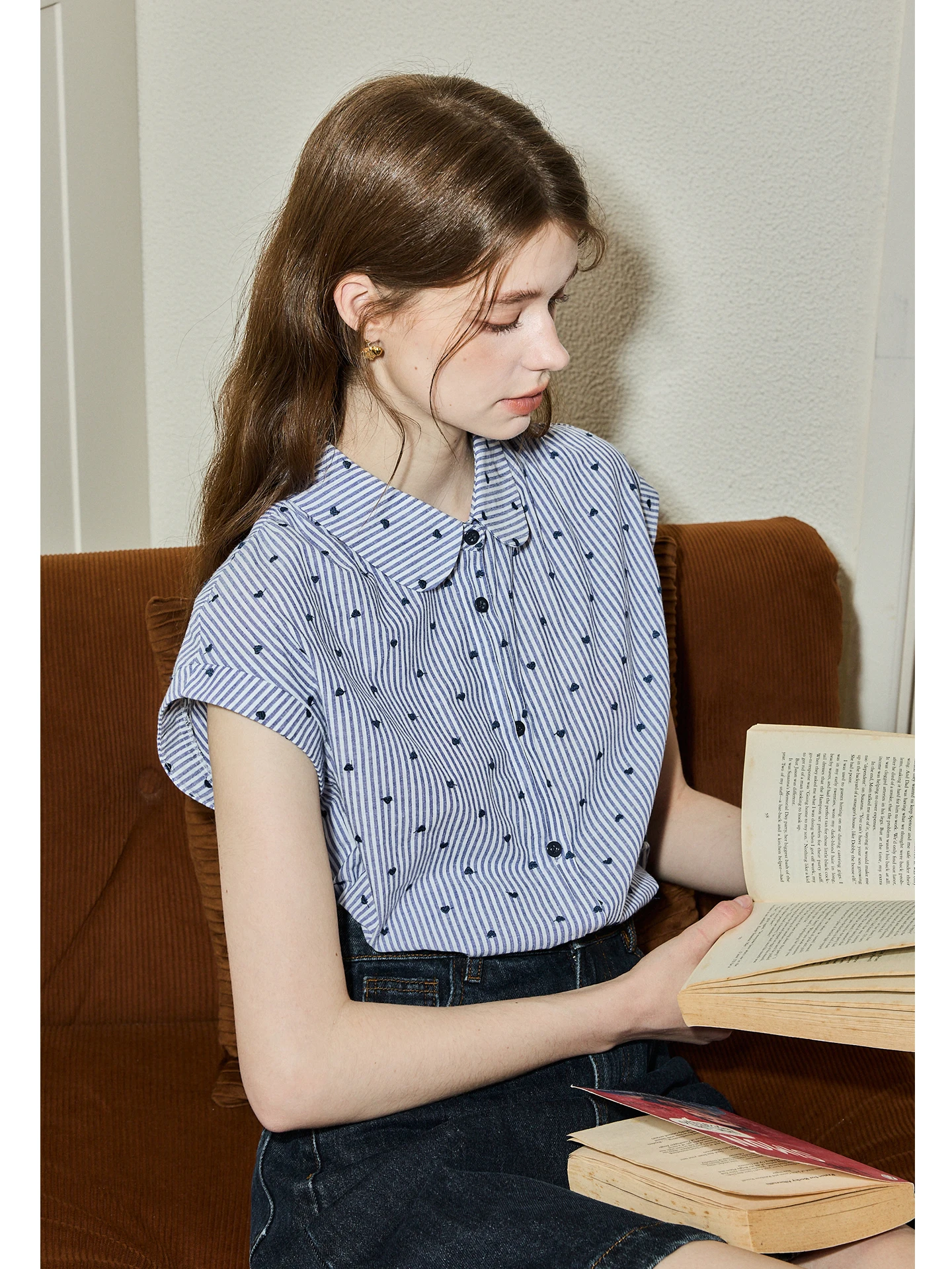 Женская хлопковая рубашка KUHNMARVIN с вышивкой и полосками, летняя коллекция 2026, со спущенным плечом, в корейском стиле, прямого кроя, с пуговицами
Женская хлопковая рубашка KUHNMARVIN с вышивкой и полосками, летняя коллекция 2026, со спущенным плечом, в корейском стиле, прямого кроя, с пуговицами