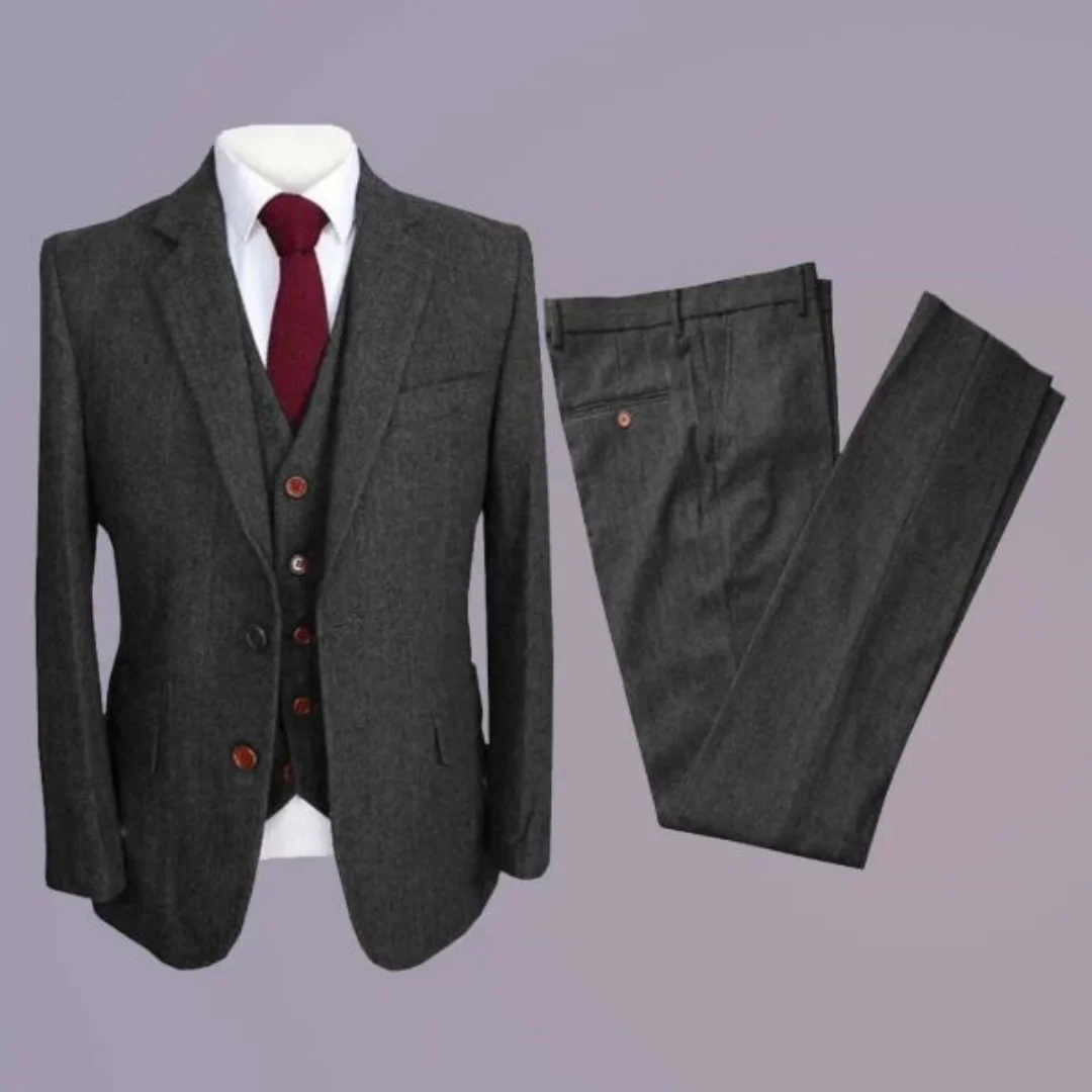 3 Pieces Mens Business Suits Dark Grey Wool Classic Herringbone Pattern Groom Tweed Tuxedos for Wedding (Blazer+Pants+Vest)
3 Pieces Mens Business Suits Dark Grey Wool Classic Herringbone Pattern Groom Tweed Tuxedos for Wedding (Blazer+Pants+Vest)