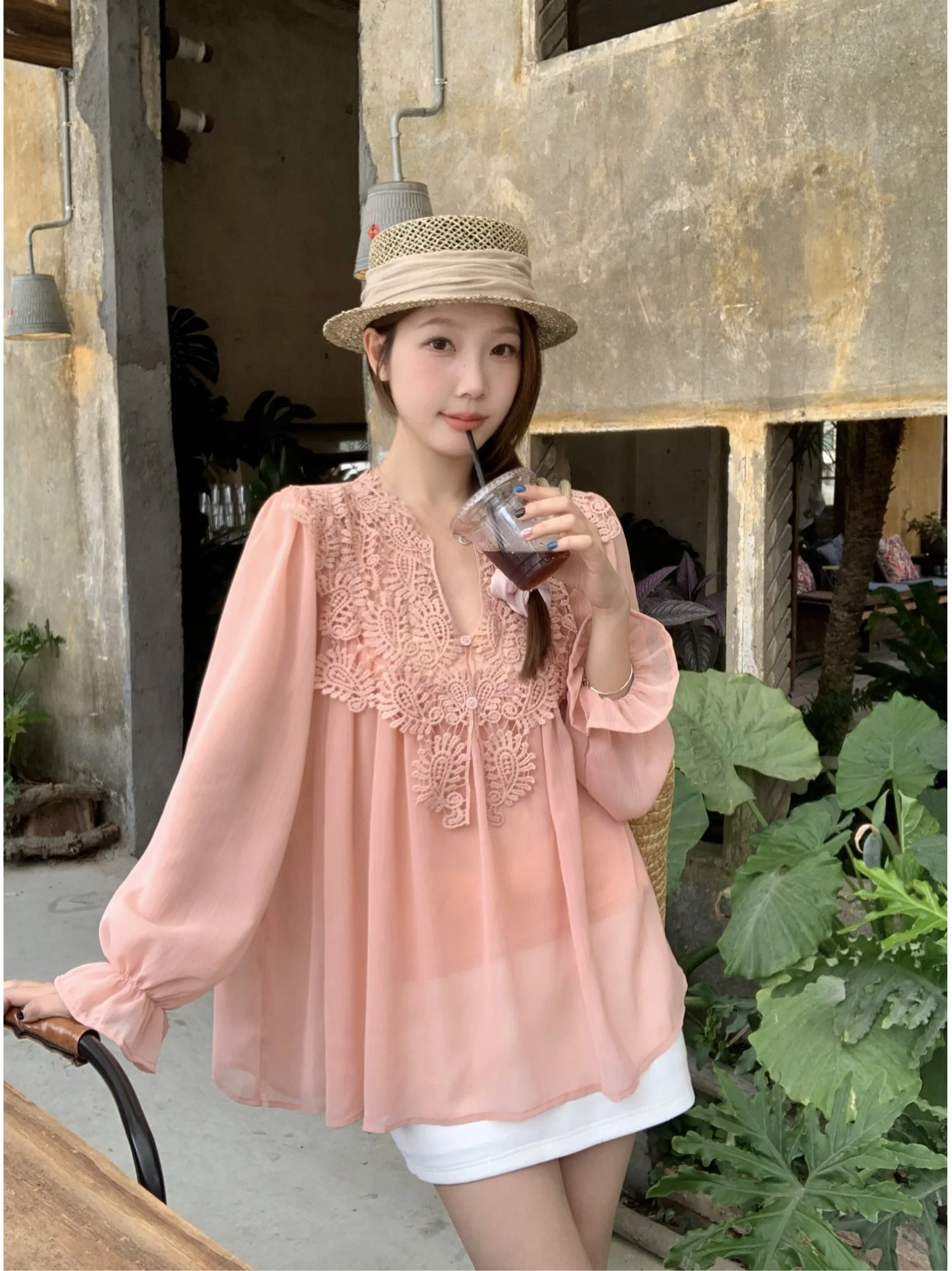 Heavyweight Lace Splice V-Neck Long Sleeve Women's Shirt Large Size Fashionable Commute Style Korean Loose Fit Transparent Br...
Heavyweight Lace Splice V-Neck Long Sleeve Women's Shirt Large Size Fashionable Commute Style Korean Loose Fit Transparent Br...