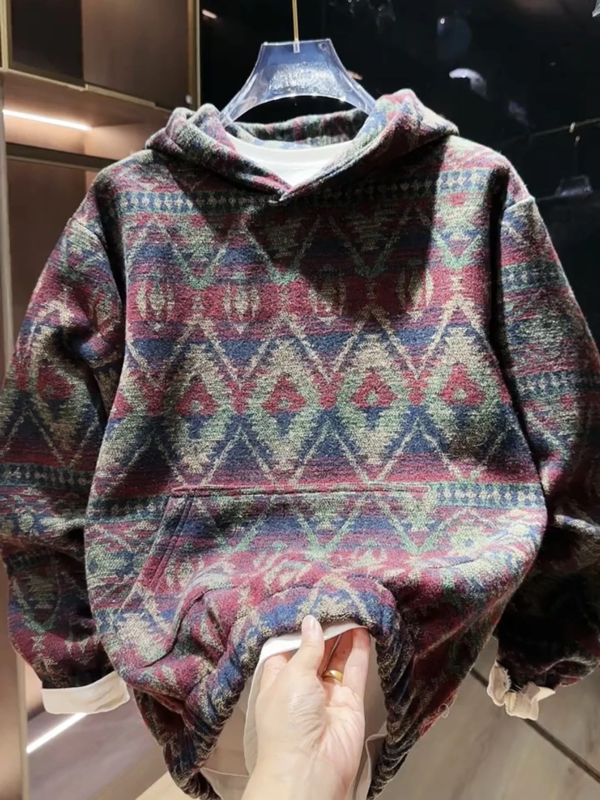 Winter New Heavyweight Ethnic Sle Hooded Sweatirt Men's High End Casual Versatile Couple Floing Thiened Hoodie
Winter New Heavyweight Ethnic Sle Hooded Sweatirt Men's High End Casual Versatile Couple Floing Thiened Hoodie