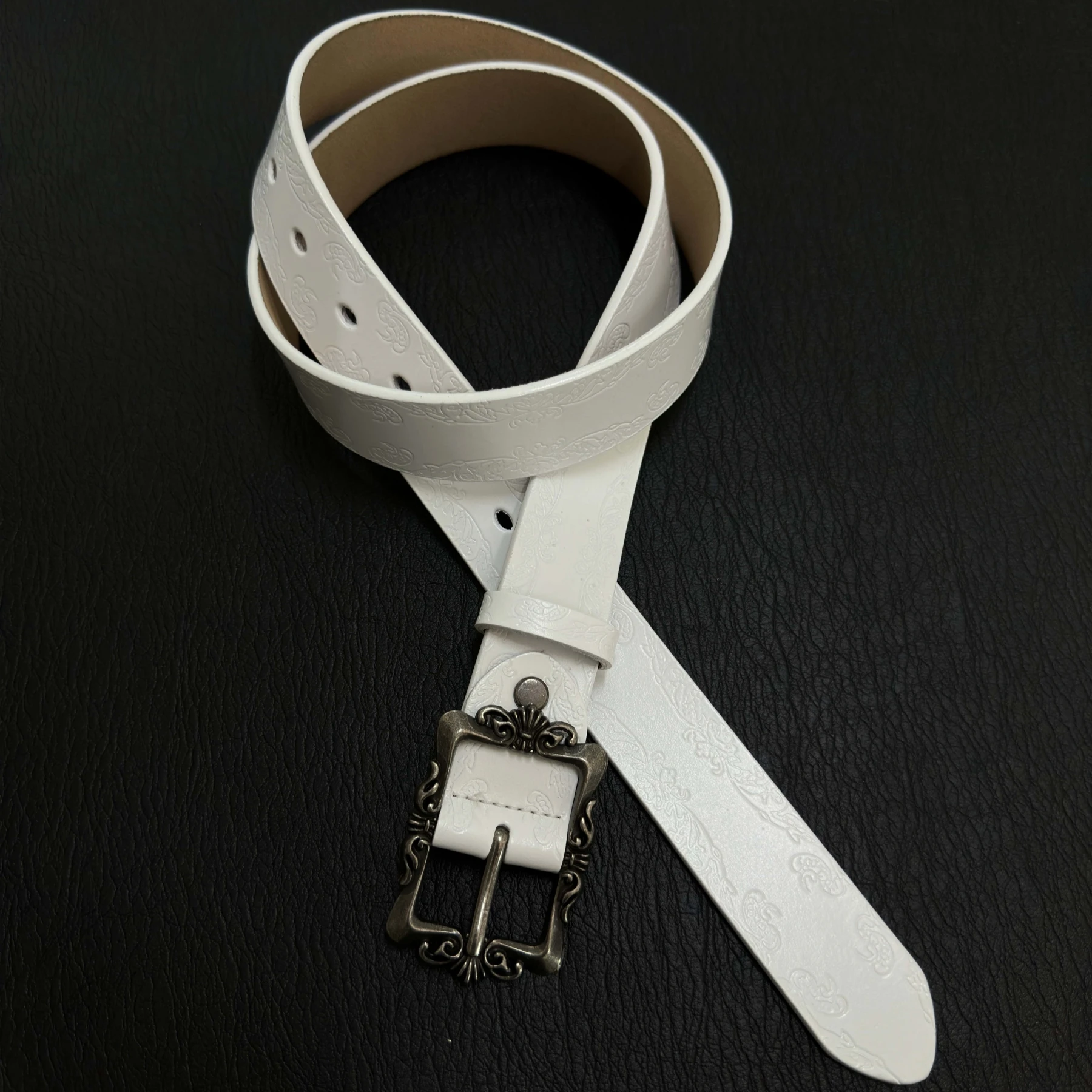 White / Black / Red Palace-style Embossed Belt, Elegant Style Fashion Accessory, Graceful Leather Belt, Young Master Runway Look
White / Black / Red Palace-style Embossed Belt, Elegant Style Fashion Accessory, Graceful Leather Belt, Young Master Runway Look