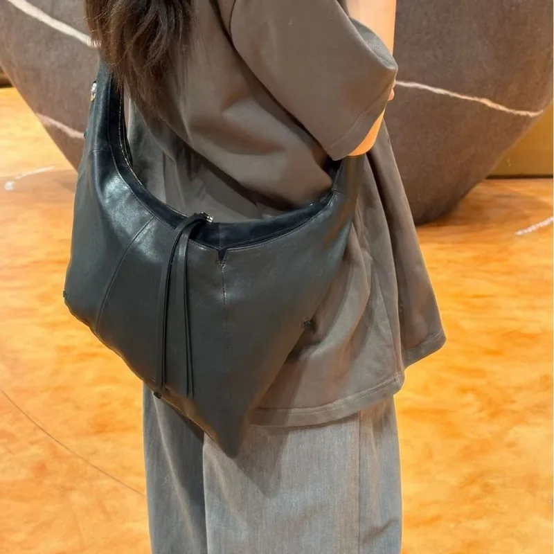 2026 New Songmont Fashionable new versatile shell series seed shell bag neutral crossbody bag shoulder bag
2026 New Songmont Fashionable new versatile shell series seed shell bag neutral crossbody bag shoulder bag